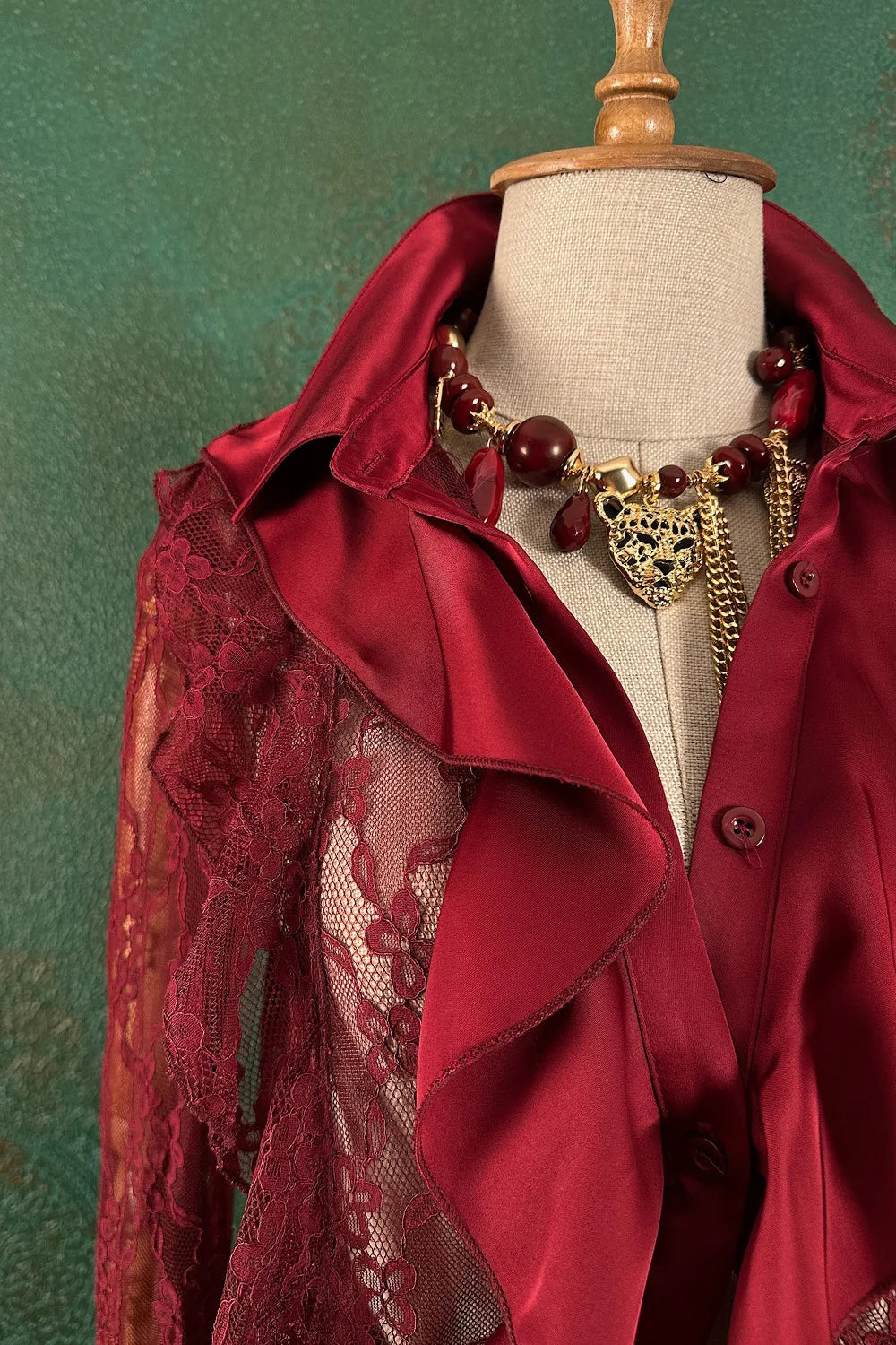 Saten Detaylı Dantel Gömlek