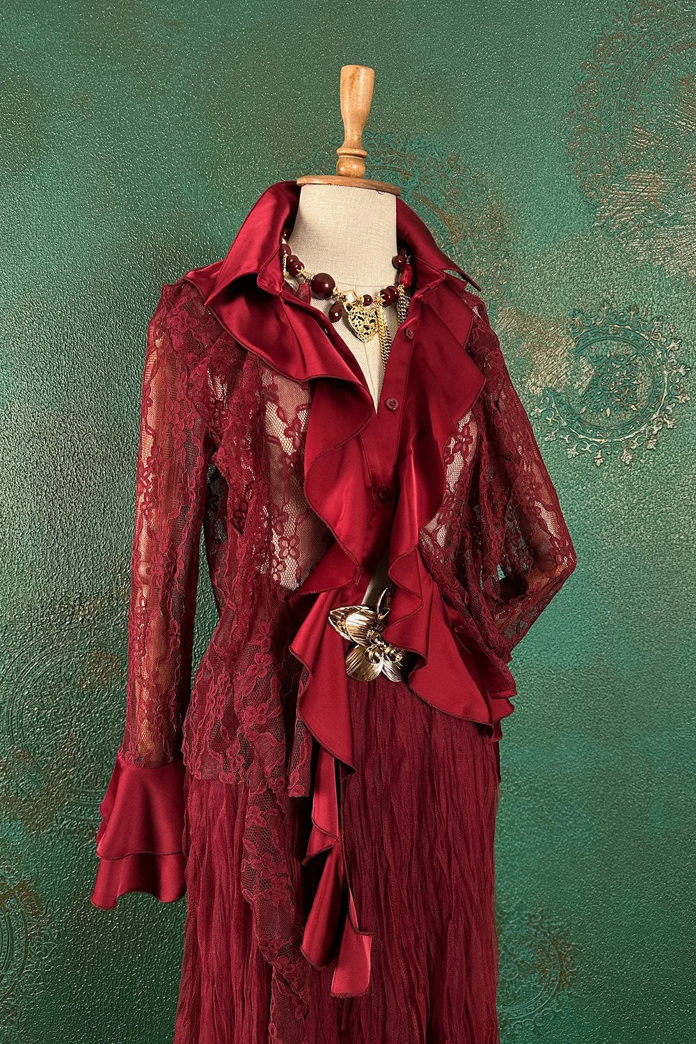 Saten Detaylı Dantel Gömlek