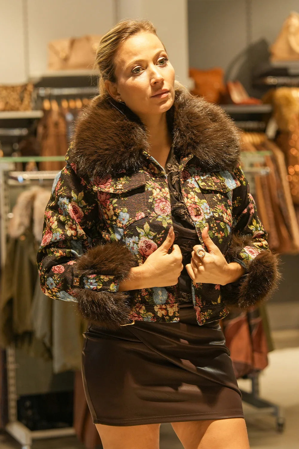 Çiçek Desenli Kısa Mont