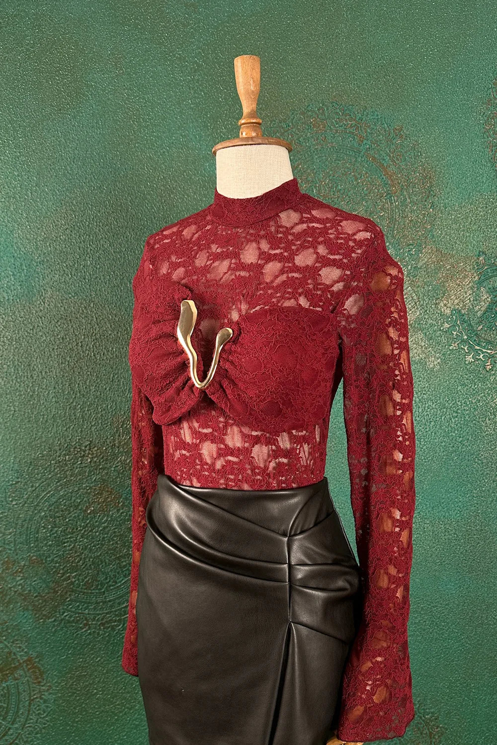 Aksesuar Detaylı Dantel Body