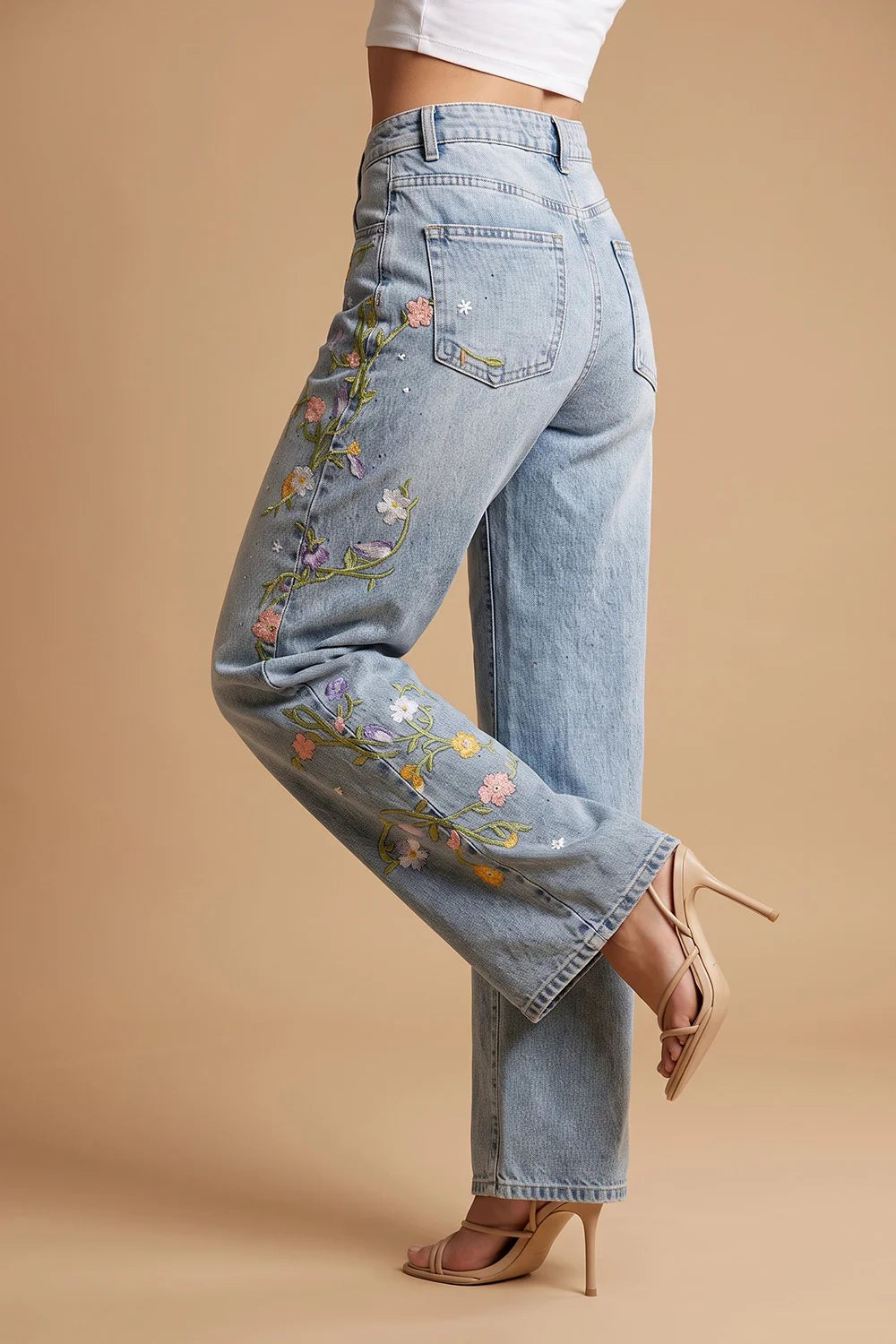 Çiçek İşlemeli Jean