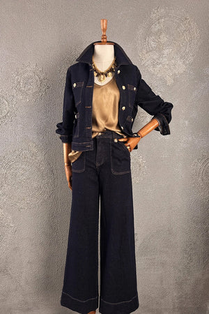Lacivert kot ceket, altın rengi bluz, geniş paça jean, cep detaylı, kadın denim takım, önden görünüm