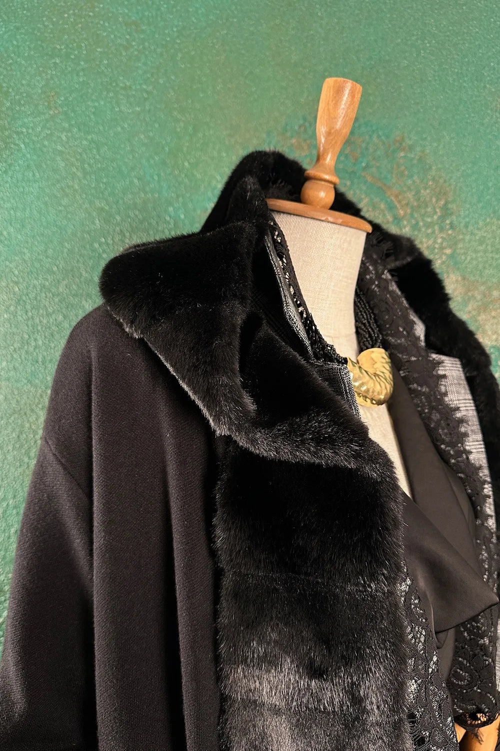 Kürk Detaylı Uzun Triko Ceket