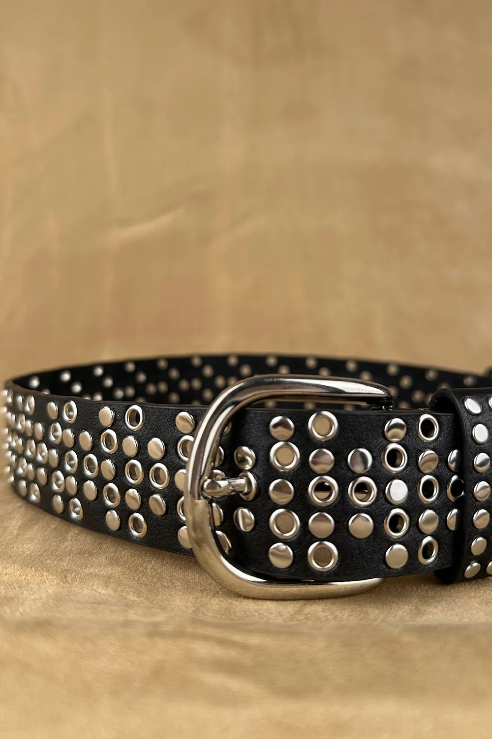 Metalik Zımba Detaylı Kemer