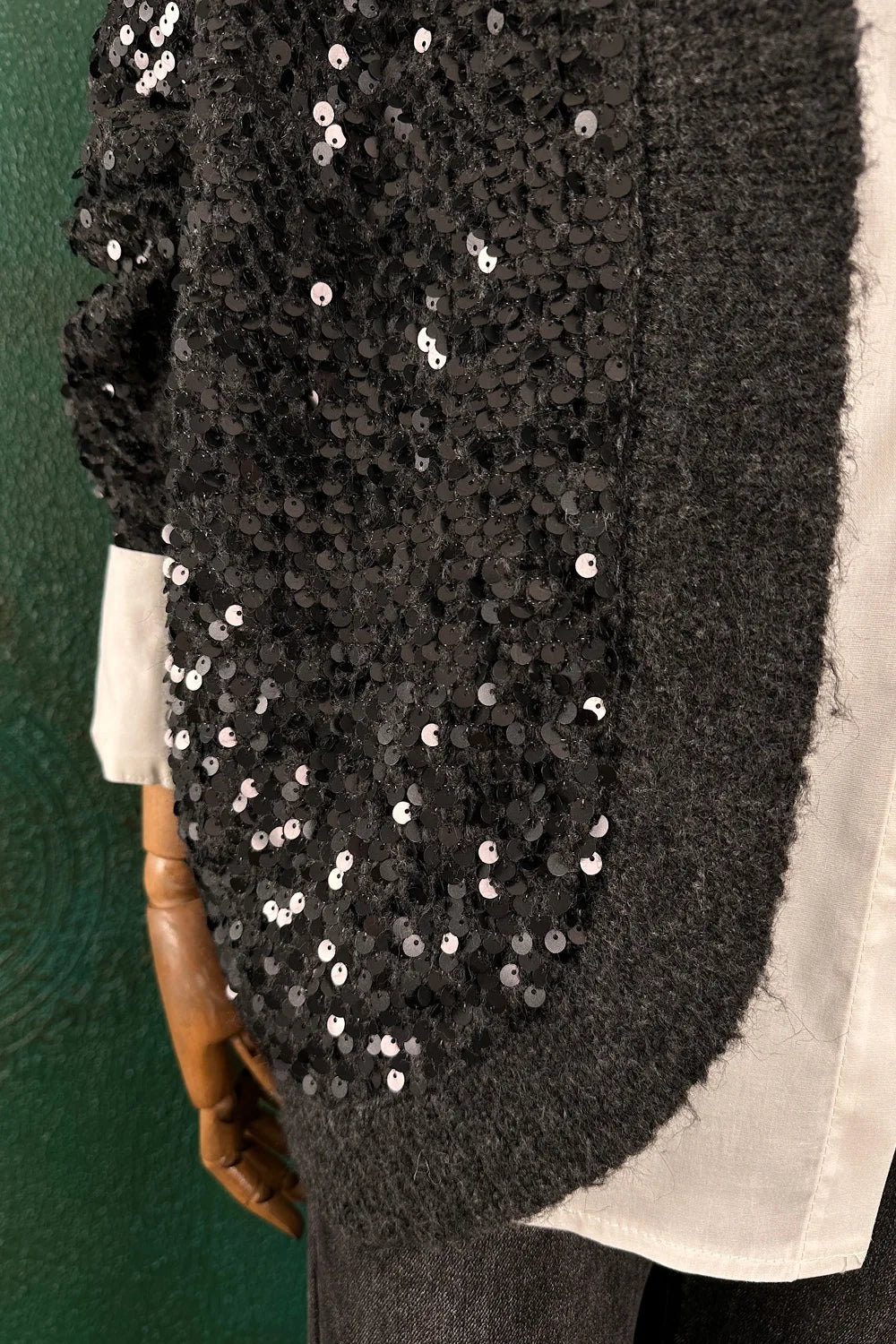 Pul İşlemeli Yün Hırka