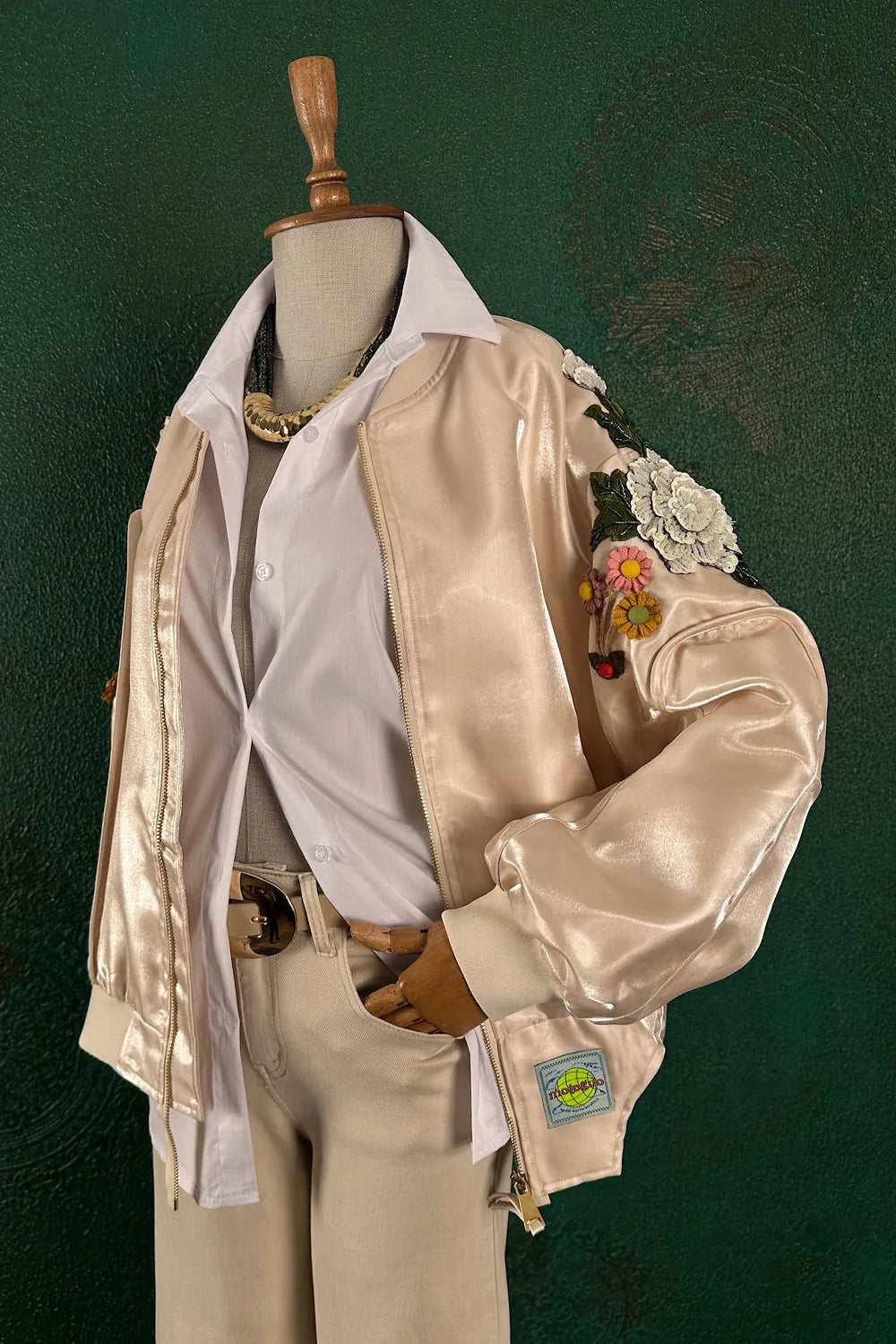 İşlemeli Parlak Ceket