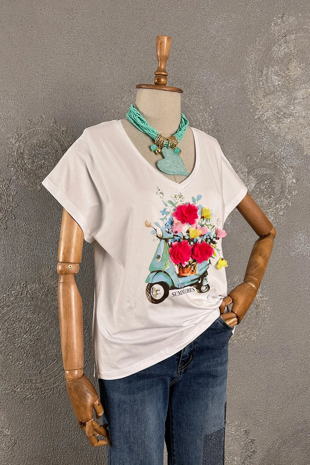 Çiçek Aplikeli T-shirt