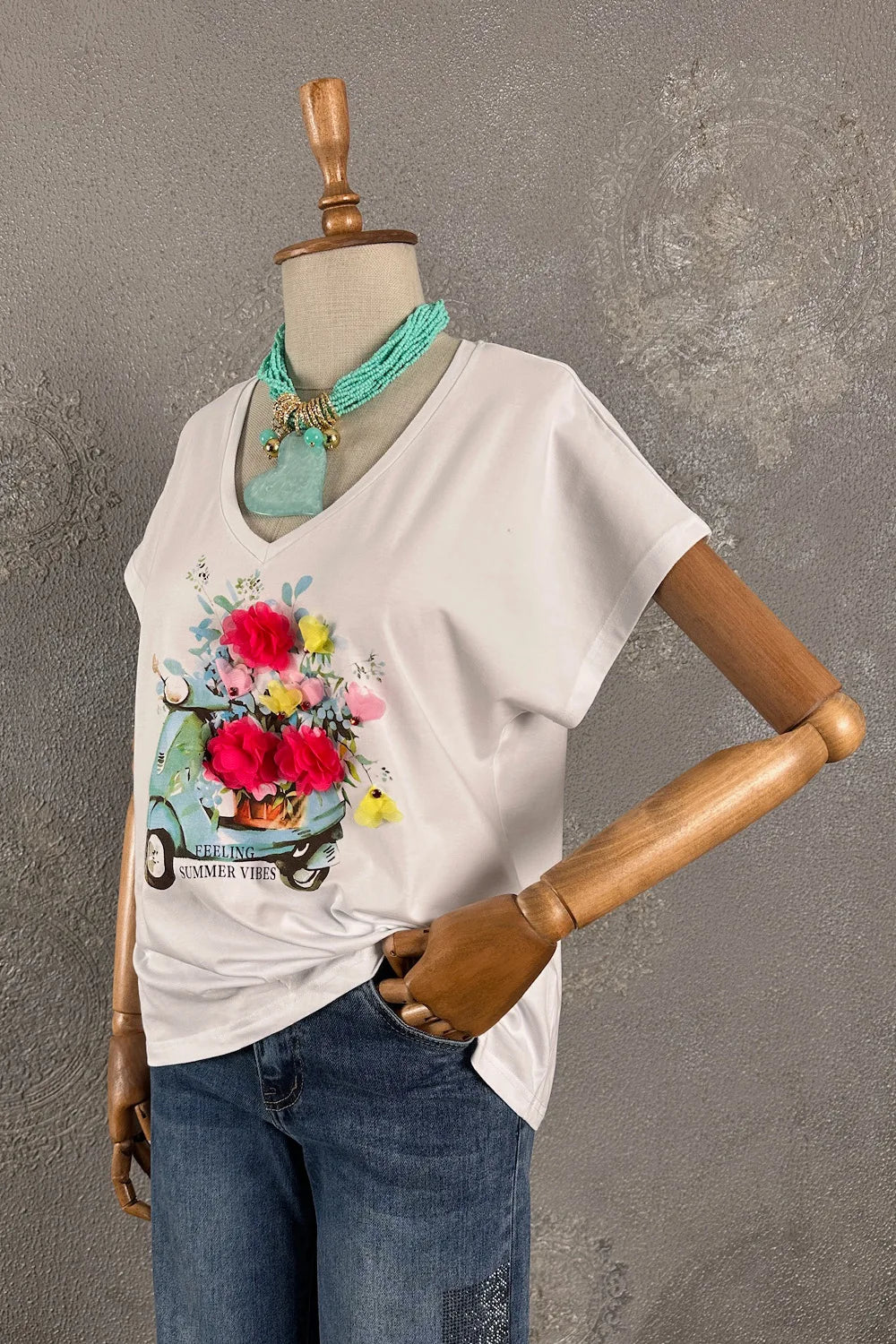 Çiçek Aplikeli T-shirt