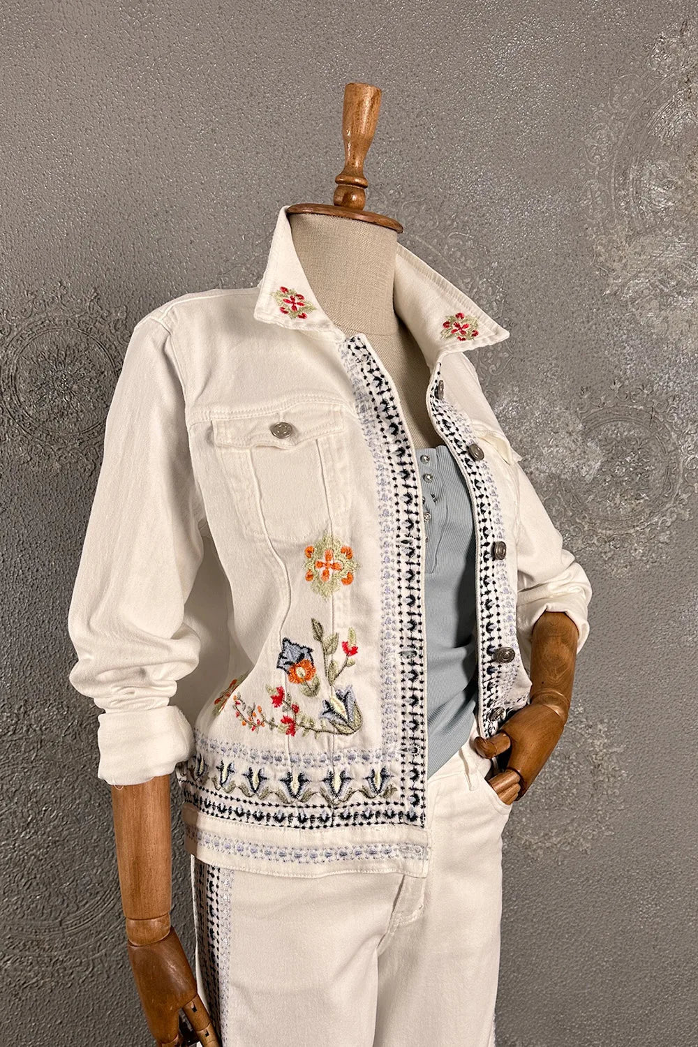 Nakış İşlemeli Denim Ceket