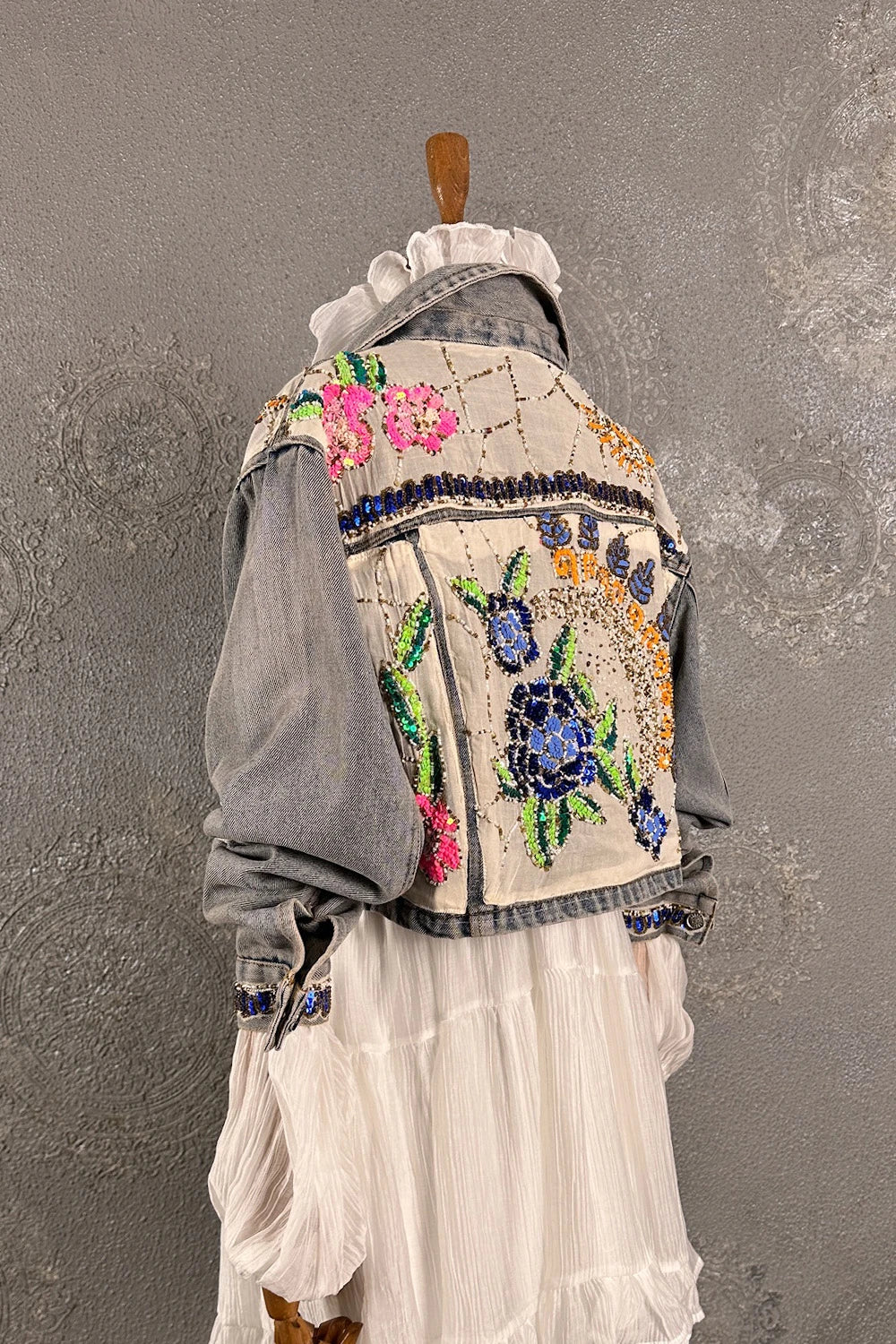 Payet İşlemeli Crop Denim Ceket