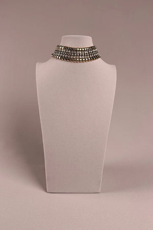 Altın taşlı zırh kolye, kadın aksesuar, metal örgü tasarım, choker stil, önden görünüm