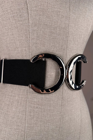 Siyah kumaş oval tokalı kadın kemer, parlak metal detaylı, ince kesim, önden görünüm