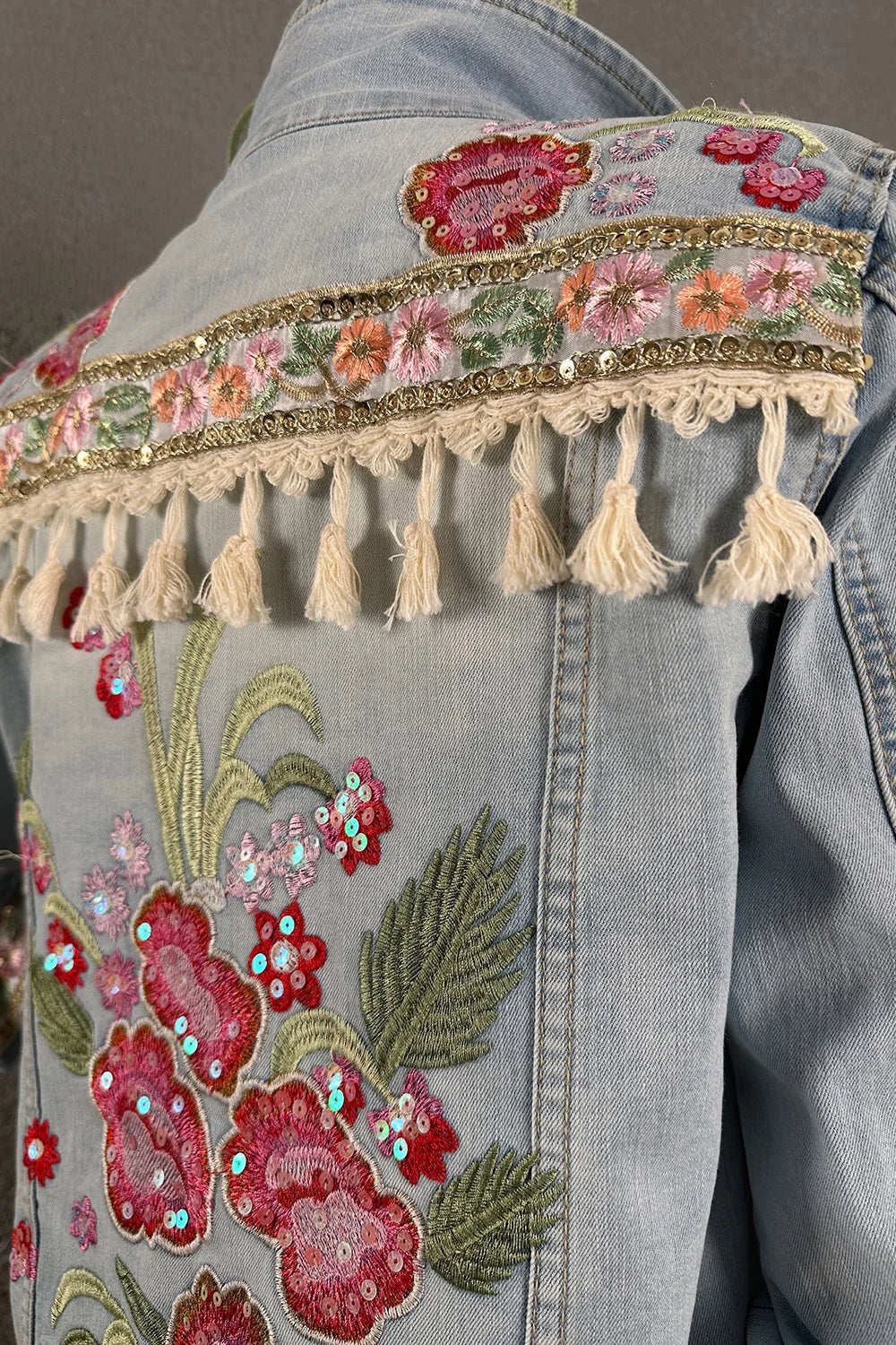 Çiçek Nakışlı Denim Ceket