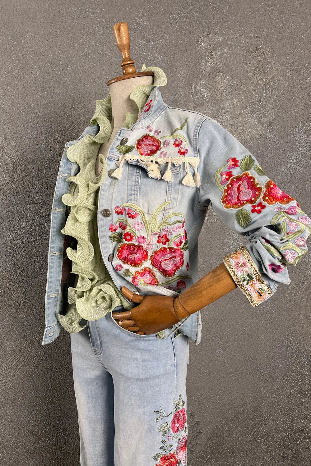 Çiçek Nakışlı Denim Ceket