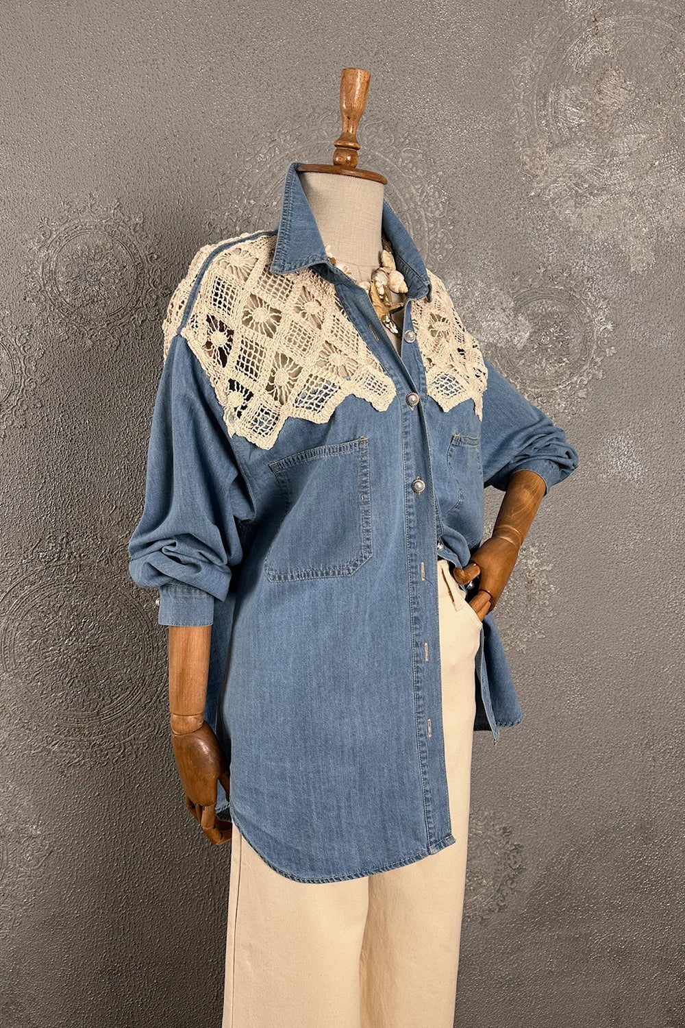 Kroşe Detaylı Denim Gömlek
