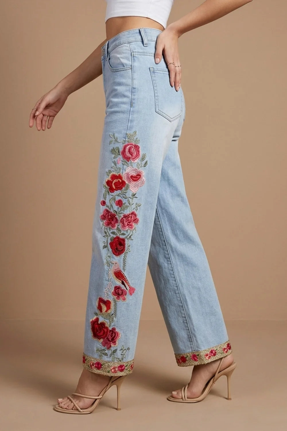 Çiçek Nakışlı Cropped Jean