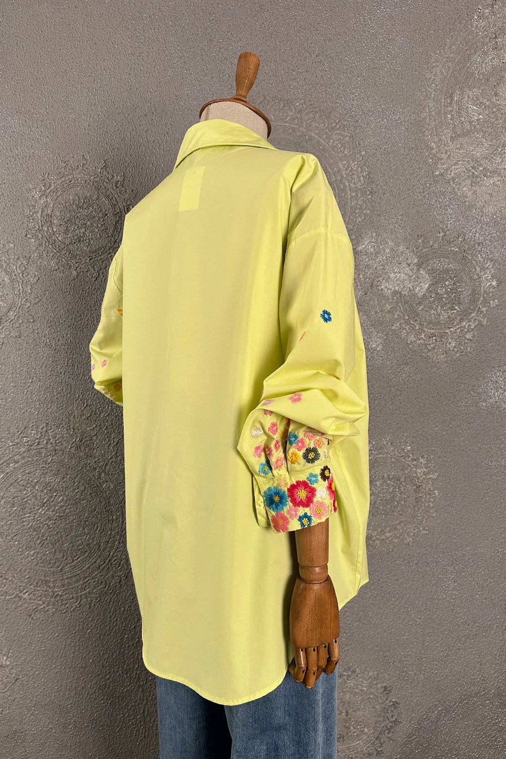 Çiçek Nakışlı Oversize Gömlek