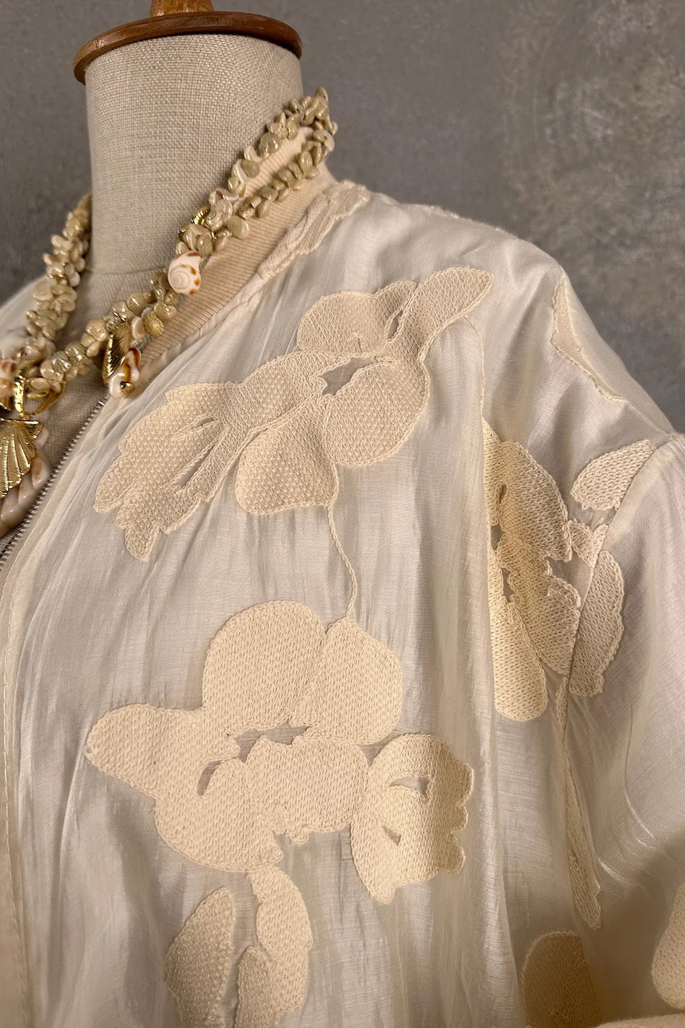 Çiçek Nakışlı Bomber Ceket