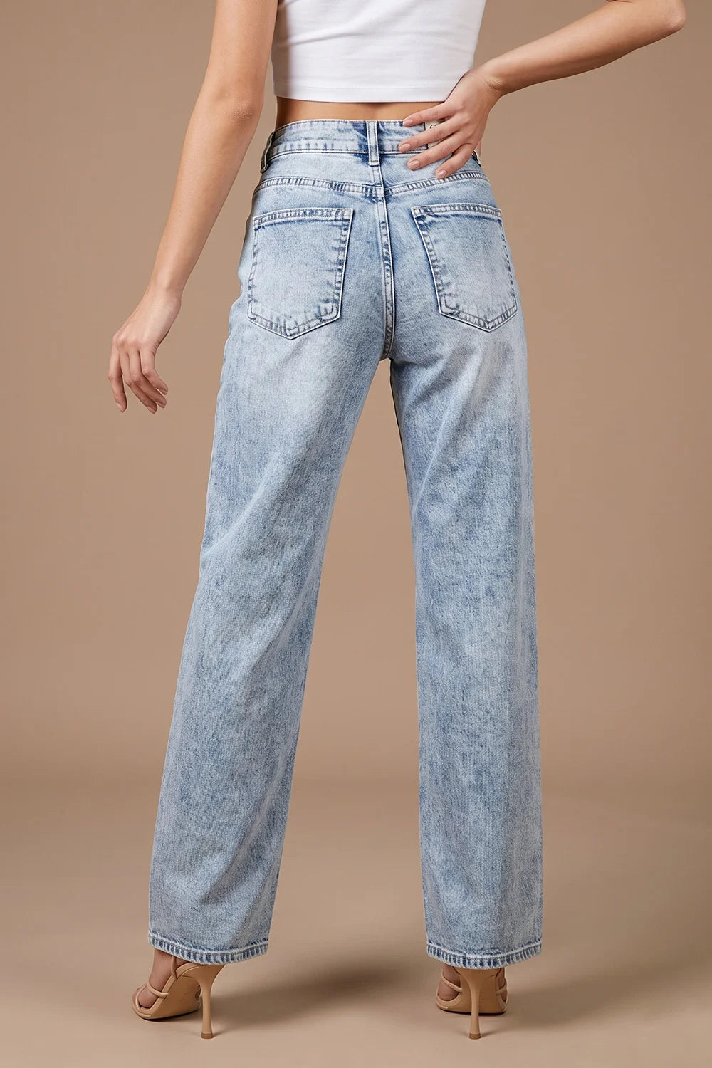 Düğme Detaylı Jean