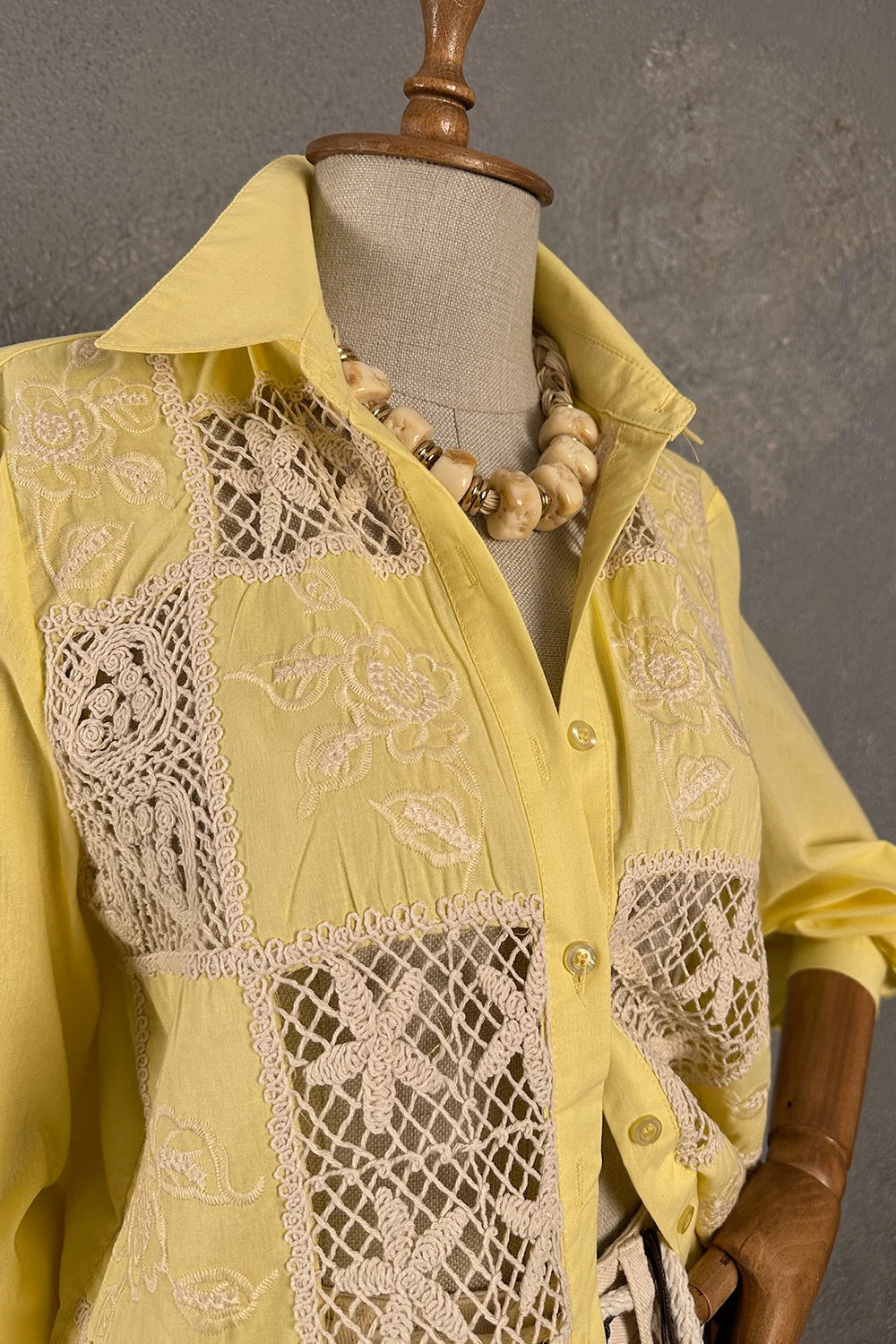 Kroşe Detaylı Gömlek