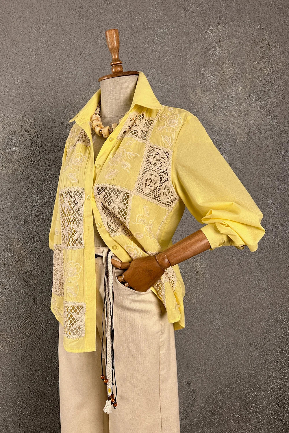 Kroşe Detaylı Gömlek