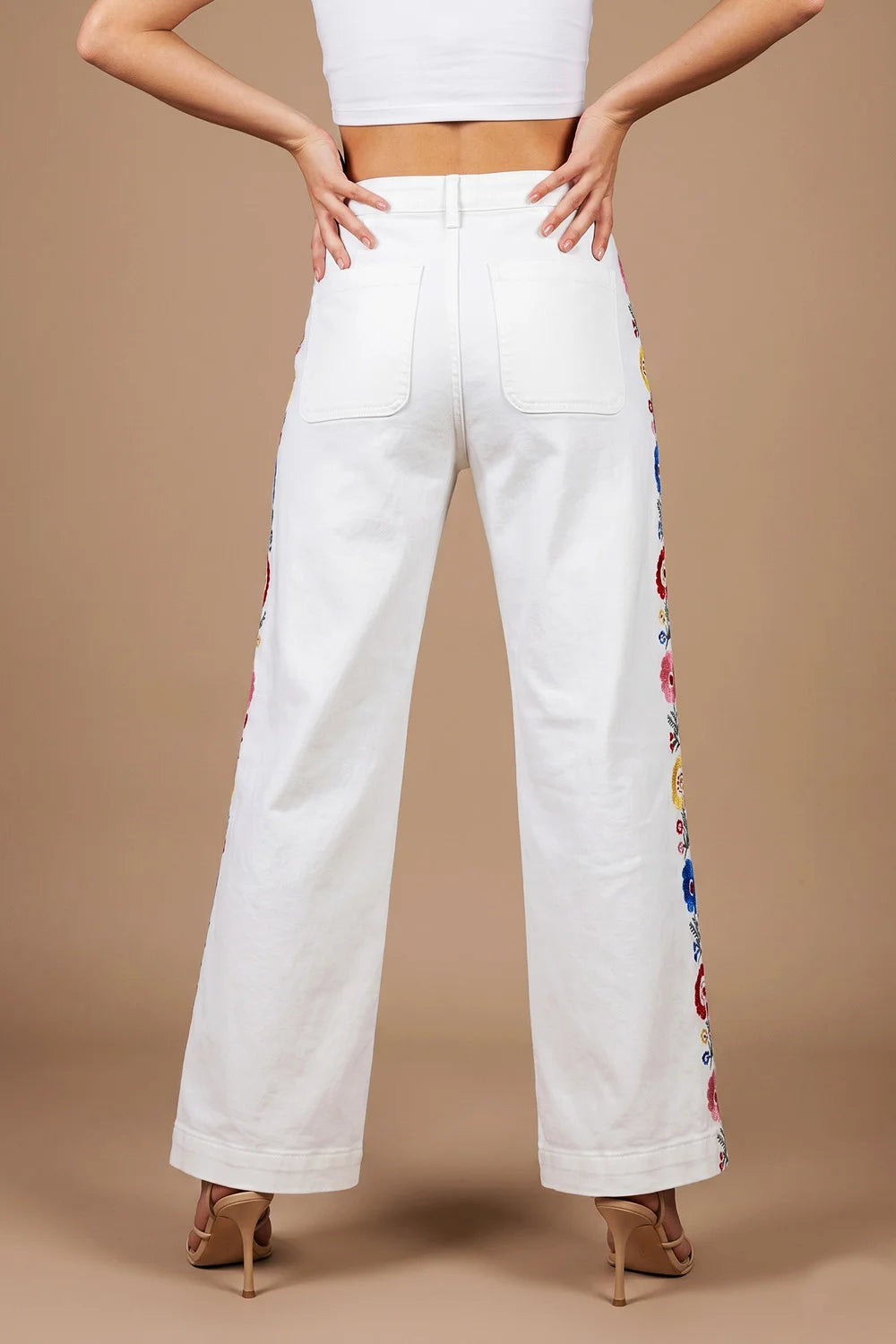 Çiçek Nakışlı Jean
