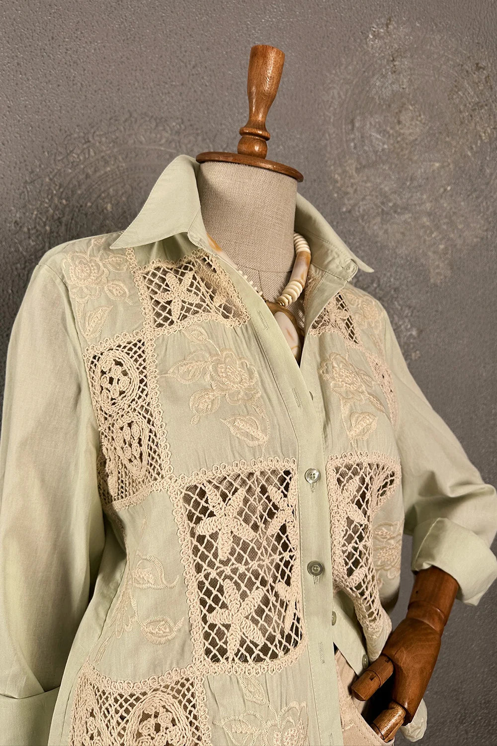 Kroşe Detaylı Gömlek