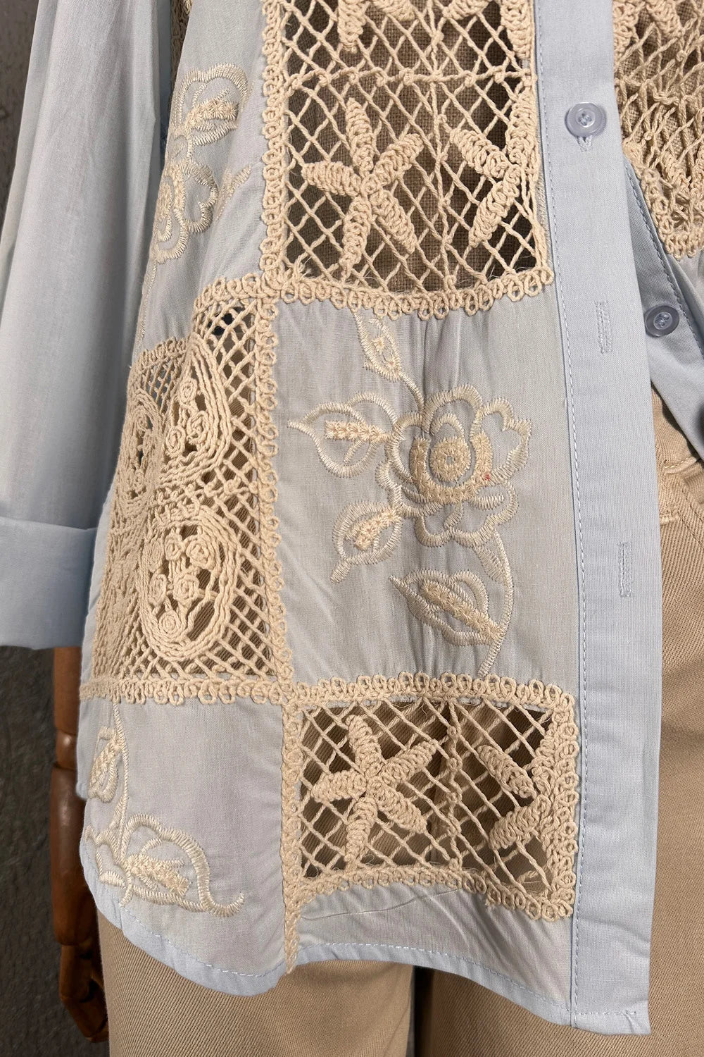 Kroşe Detaylı Gömlek