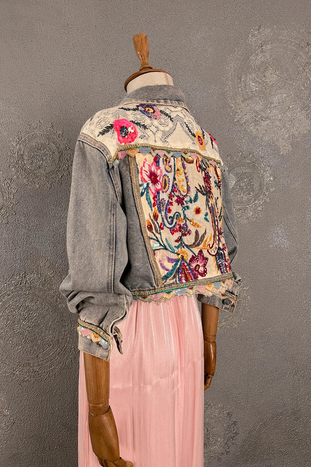 İşlemeli Crop Denim Ceket