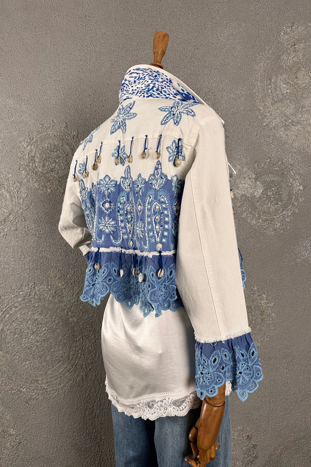 İşlemeli Crop Denim Ceket