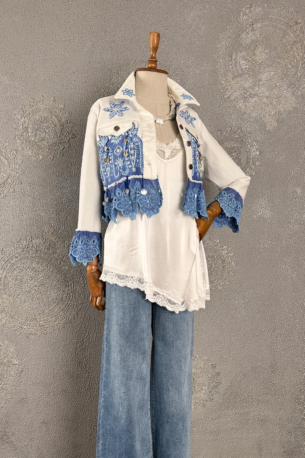İşlemeli Crop Denim Ceket