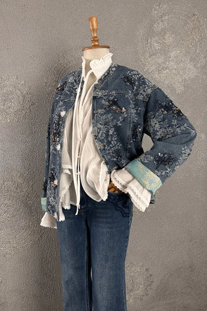 Payet işlemeli denim ceket, çiçek desenli kadın blazer, vintage stil, önden görünüm, koyu mavi renk