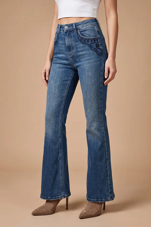 Nakışlı flare jean, kadın mavi denim pantolon, yüksek bel kesim, önden görünüm, çizme uyumlu silüet