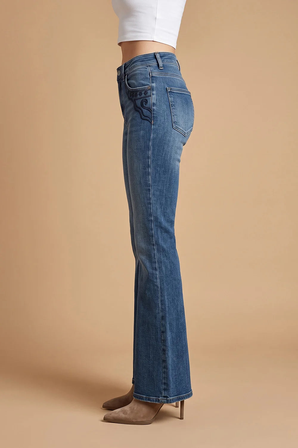 Nakışlı flare jean, kadın mavi denim pantolon, yüksek bel, uzun paça, yandan görünüm