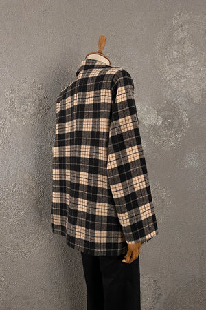 Siyah beyaz ekoseli blazer ceket, kadın, klasik tartan desen, oversize kesim, yandan görünüm