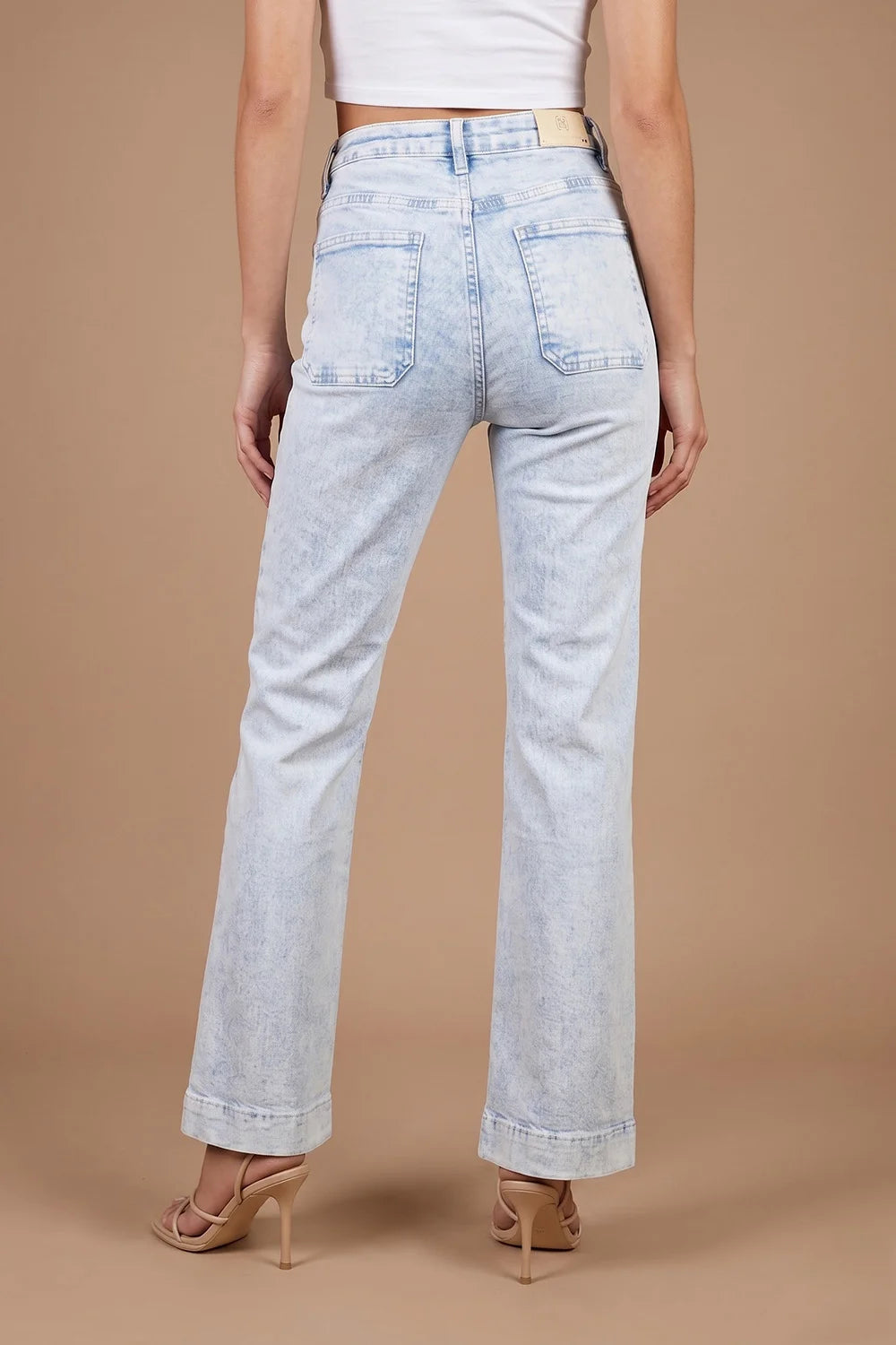 Düğme Detaylı Jean
