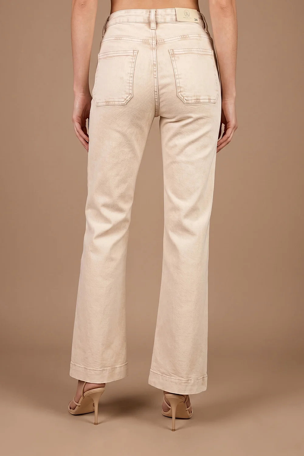 Düğme Detaylı Jean
