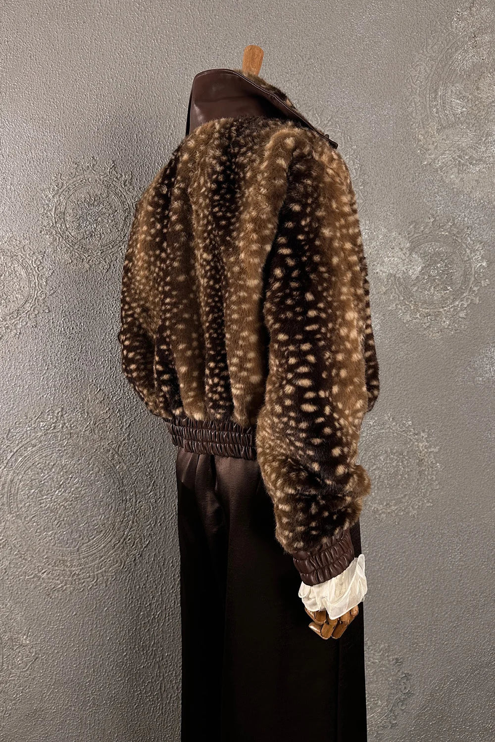 Leopar desenli kürk mont, kadın, kahverengi tonları, uzun kollu, siyah astar, şık görünüm