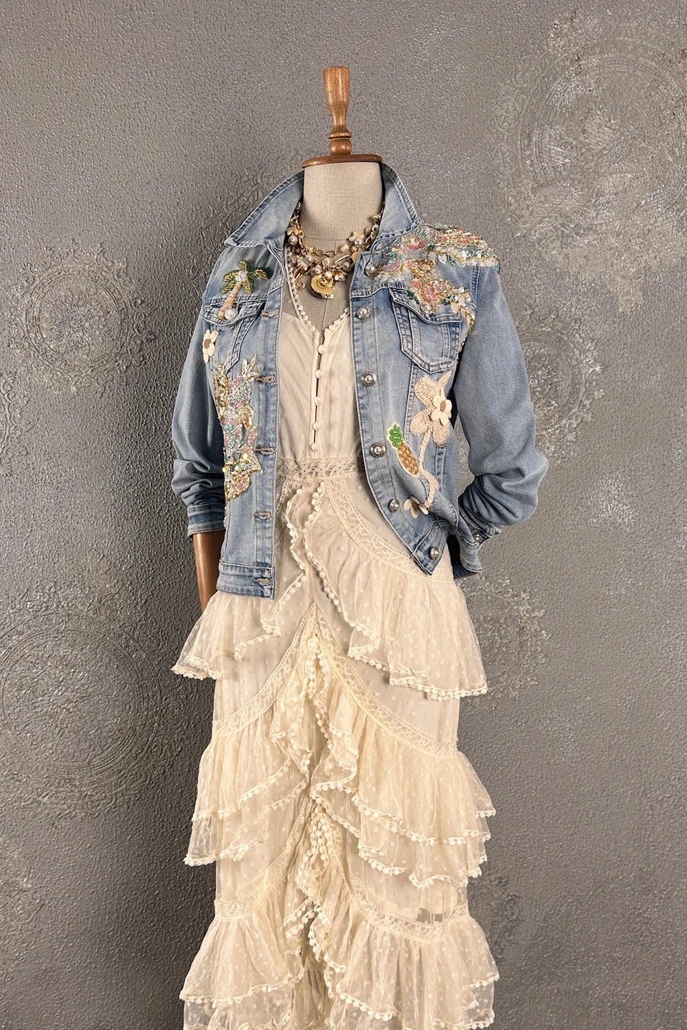 İşlemeli Denim Ceket