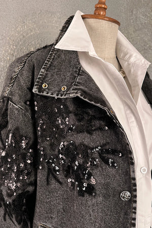 Siyah denim kadın ceketi, gümüş payetli işlemeli detay, klasik kesim, önden görünüm