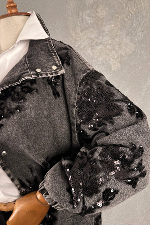 Siyah işlemeli denim ceket, gümüş pul detaylı, klasik kesim, kadın giyim, önden görünüm