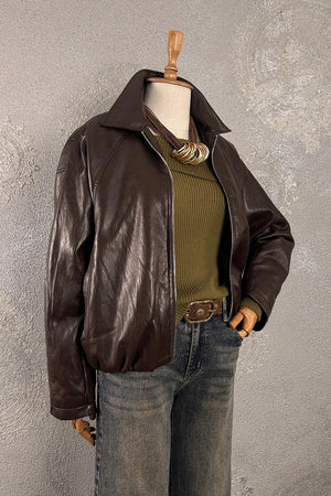 Siyah deri bomber ceket, kadın, fermuarlı, geniş yaka, vintage stil, önden görünüm