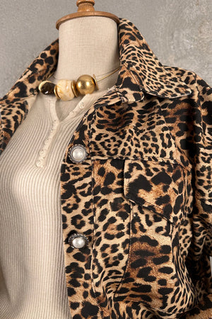 Leopar desenli denim ceket, kadın, kahverengi-siyah, metal düğmeli, klasik kesim, önden görünüm