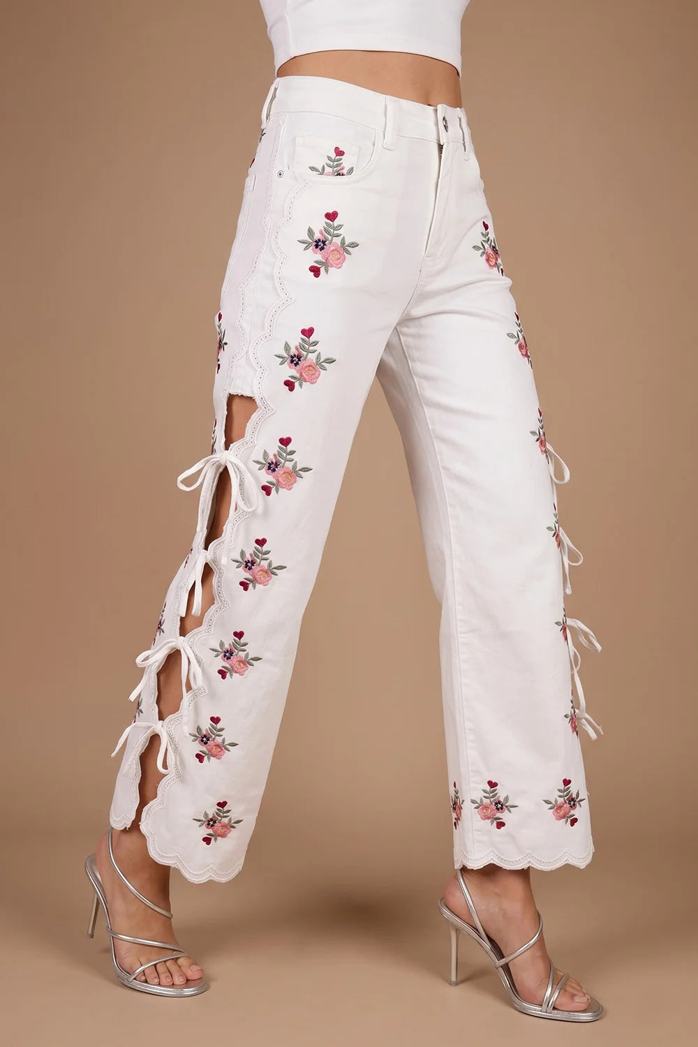 Bağcık Detaylı Jean