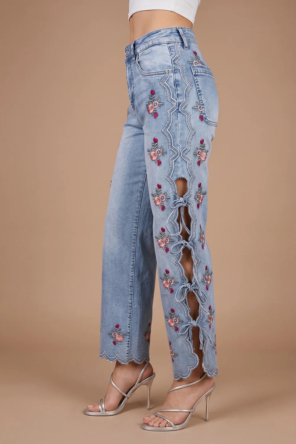 Bağcık Detaylı Jean