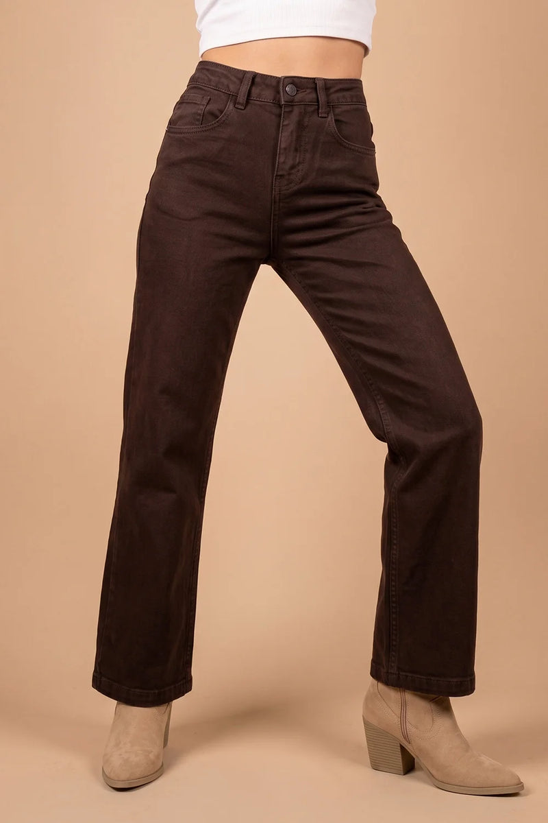 Kahverengi yüksek bel düz pantolon, geniş paça kesim, kadın denim pantolonu, klasik tarzda, önden görünüm