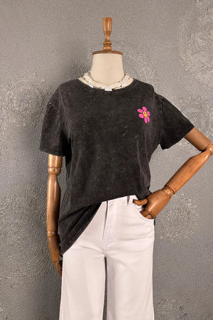 Çiçek Detaylı T-shirt