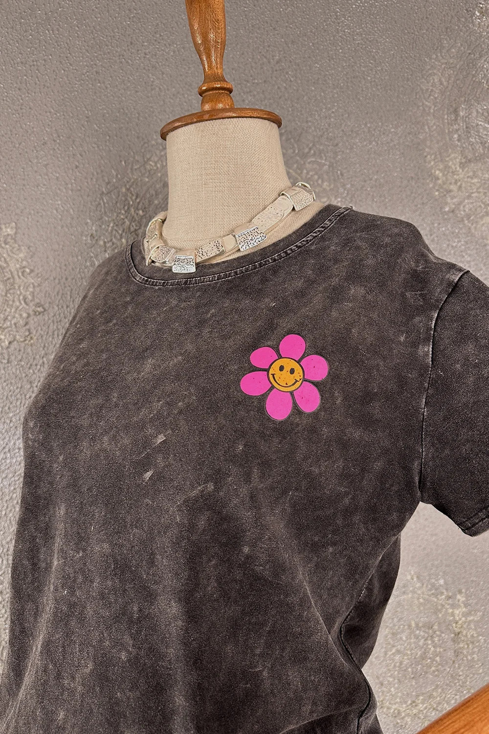 Çiçek Detaylı T-shirt