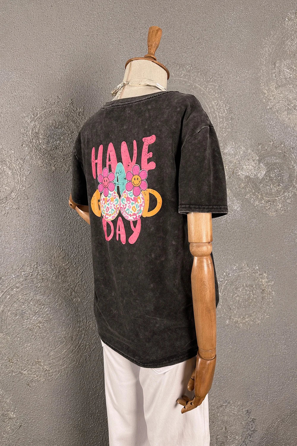 Çiçek Detaylı T-shirt