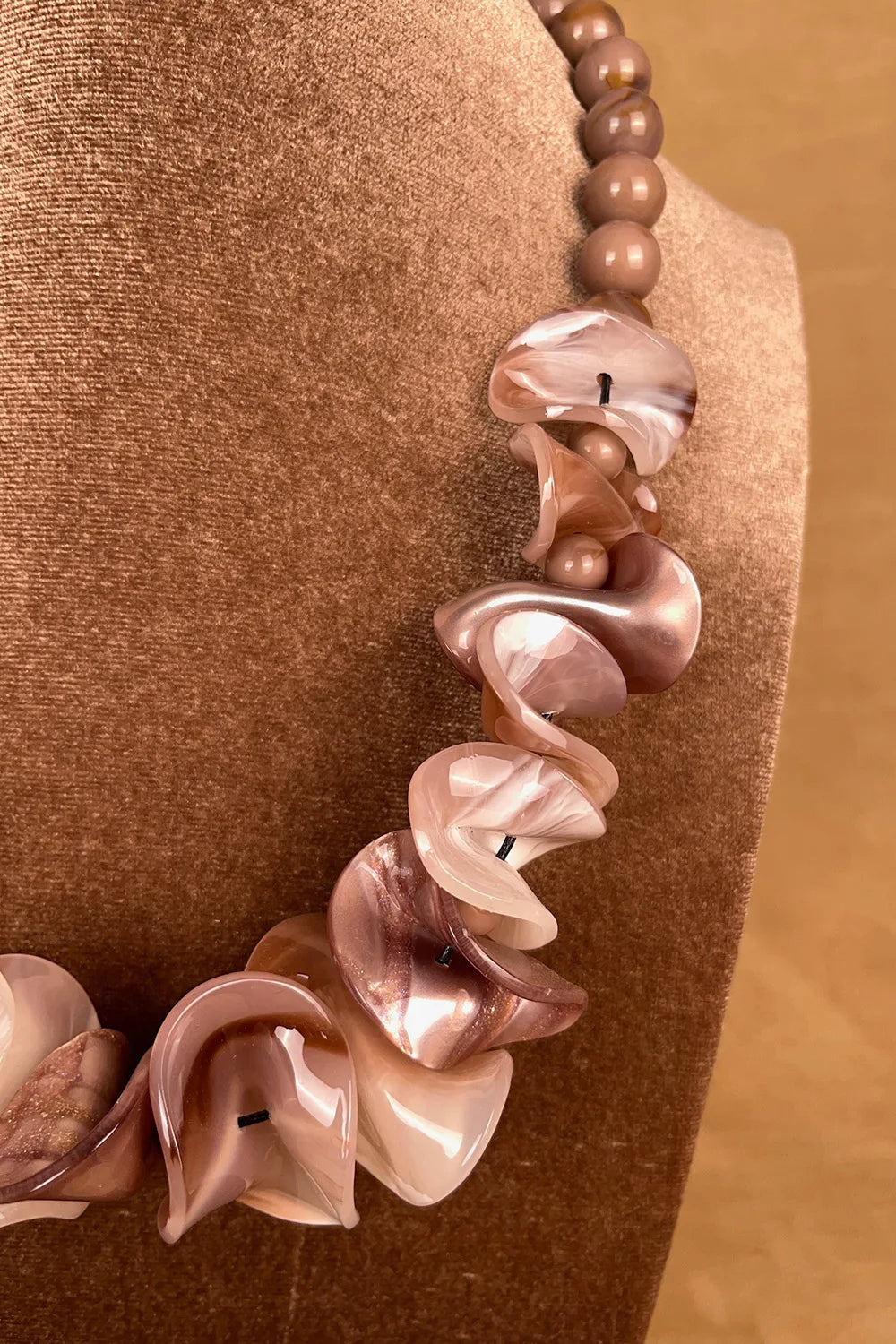 Boncuklu Organik Formlu Kolye